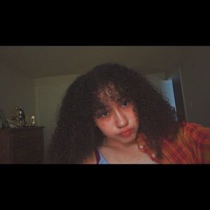 Meet your Posher, Mia